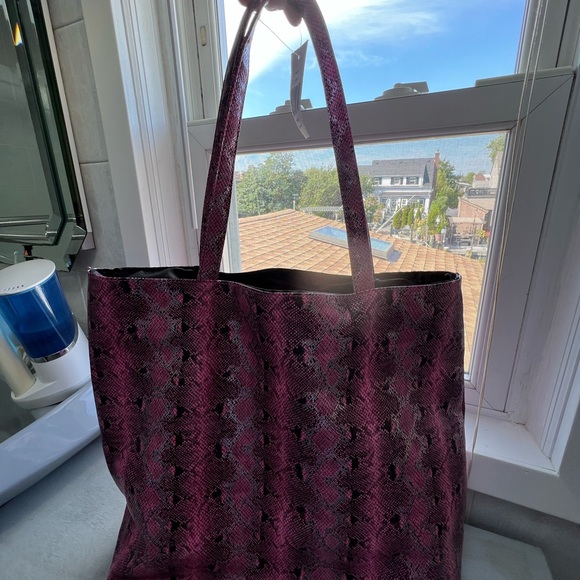 Saks 5th Avenue tote - Picture 3 of 3